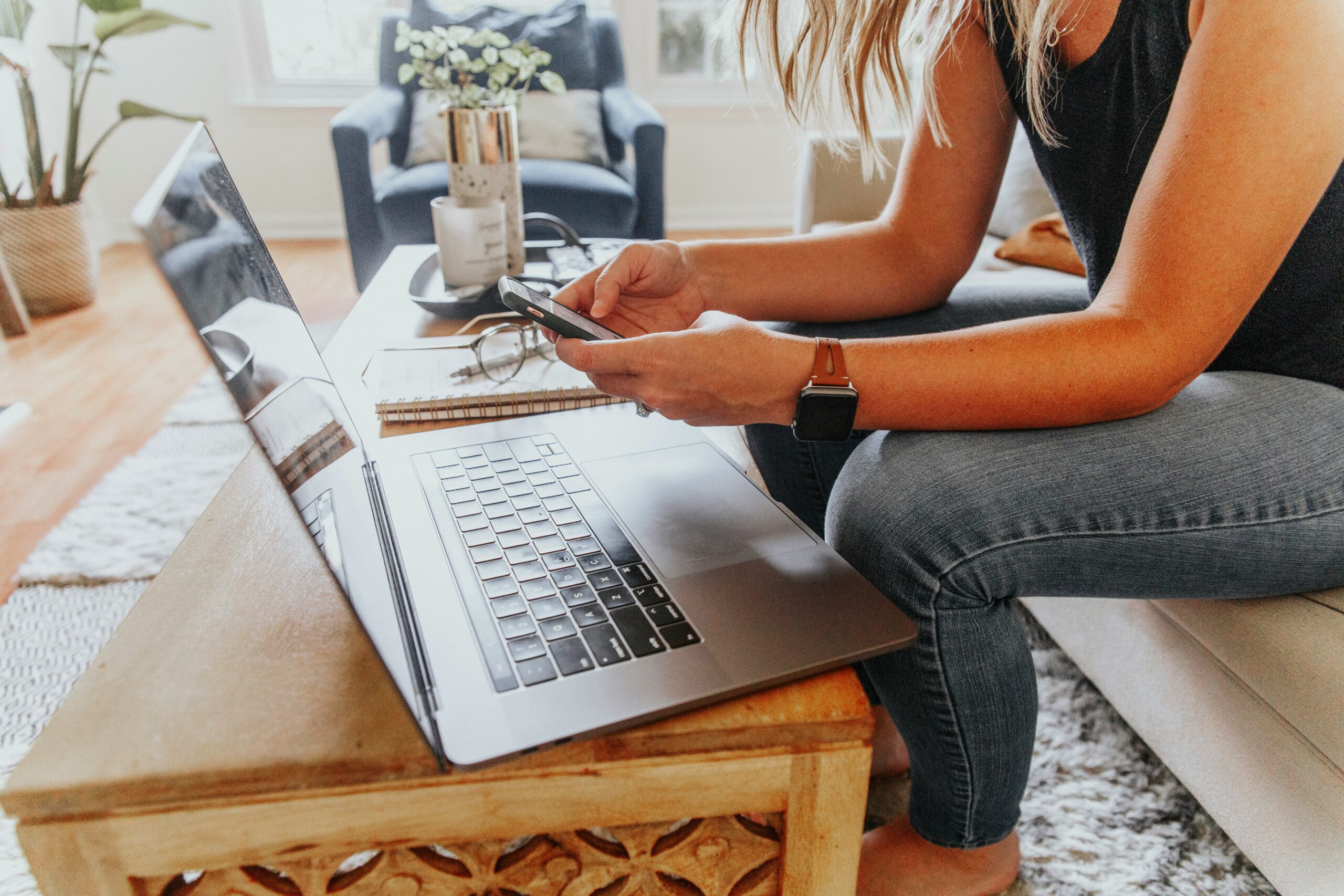 woman doing research on top divorce mediators AZ